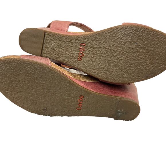 TAÖS Mauve Leather Wedge Sandals. Brass Detail 7  Boho Campy Casual - Picture 6 of 9
